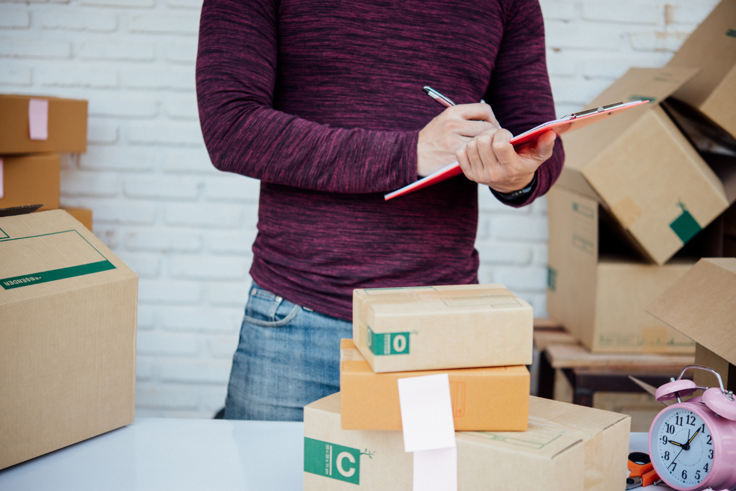 Cum poti alege cutiile si logistica pentru afacerea ta?