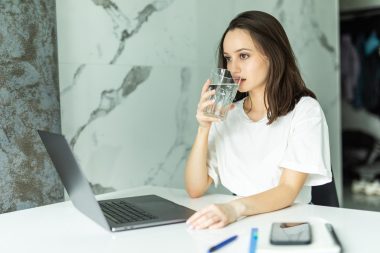Cum alegi corect un dozator de apă pentru birou?