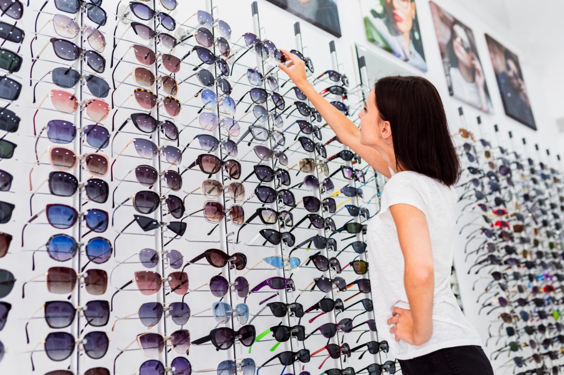 Cum să iți alegi lentilele ochelarilor de soare