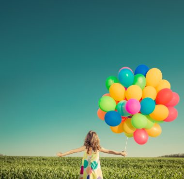 Fascinația baloanelor colorate din latex: Un univers al veseliei pentru copii