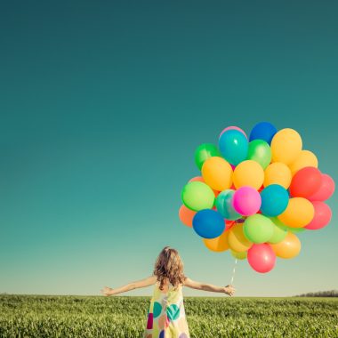 Fascinația baloanelor colorate din latex: Un univers al veseliei pentru copii