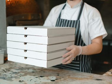 comanda de pizza la domiciliu